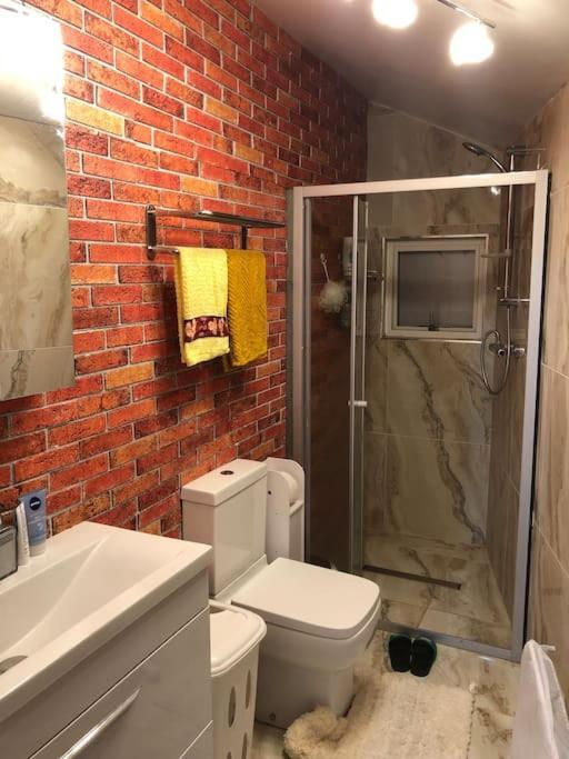 Cheerful 4 Bedroom House With Garden Free Parking 런던 외부 사진