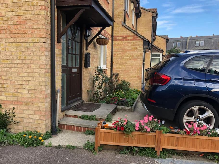 Cheerful 4 Bedroom House With Garden Free Parking 런던 외부 사진