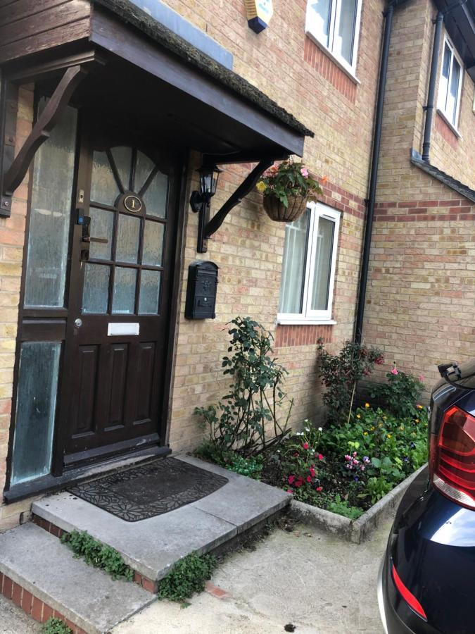 Cheerful 4 Bedroom House With Garden Free Parking 런던 외부 사진