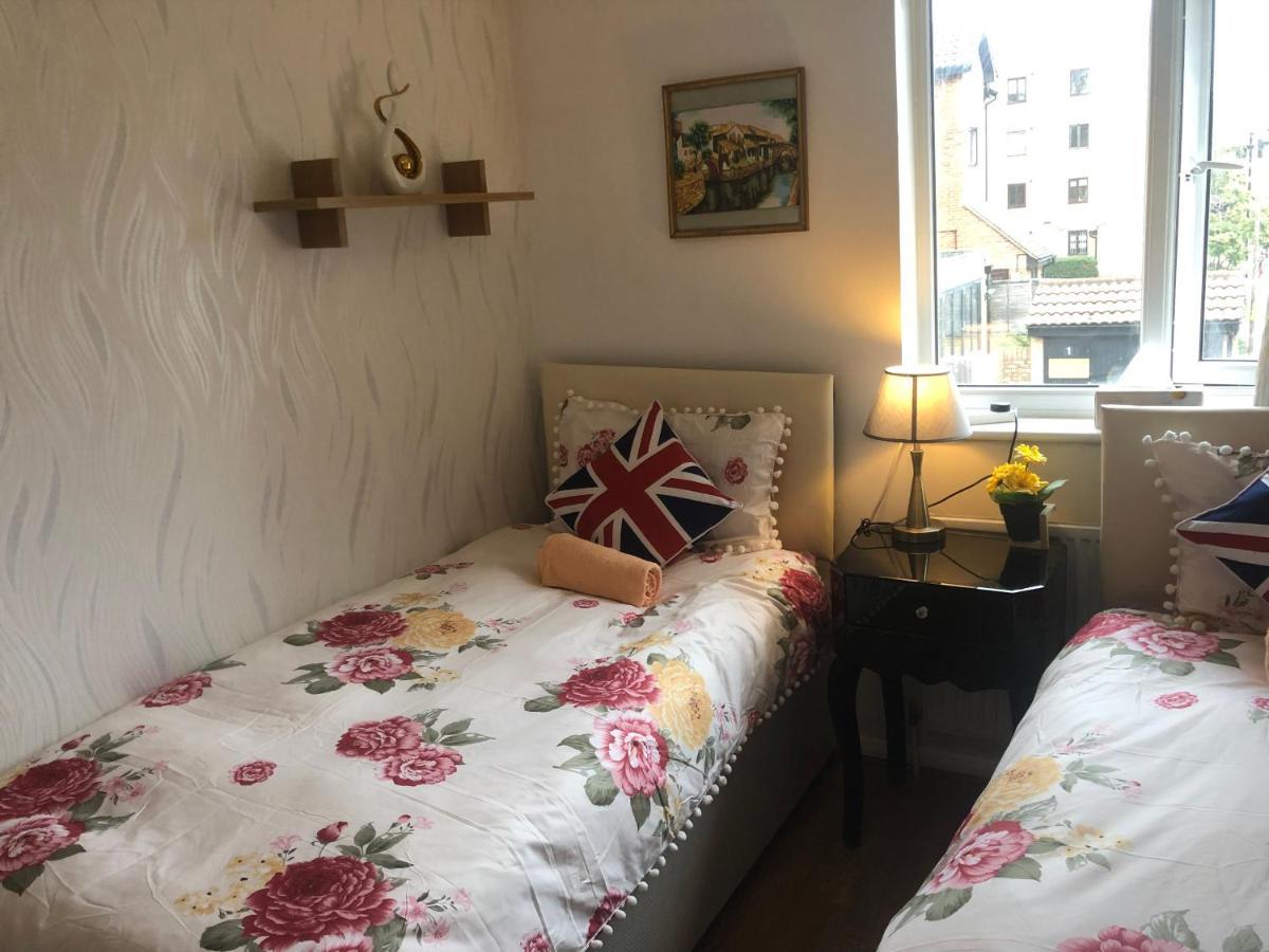 Cheerful 4 Bedroom House With Garden Free Parking 런던 외부 사진