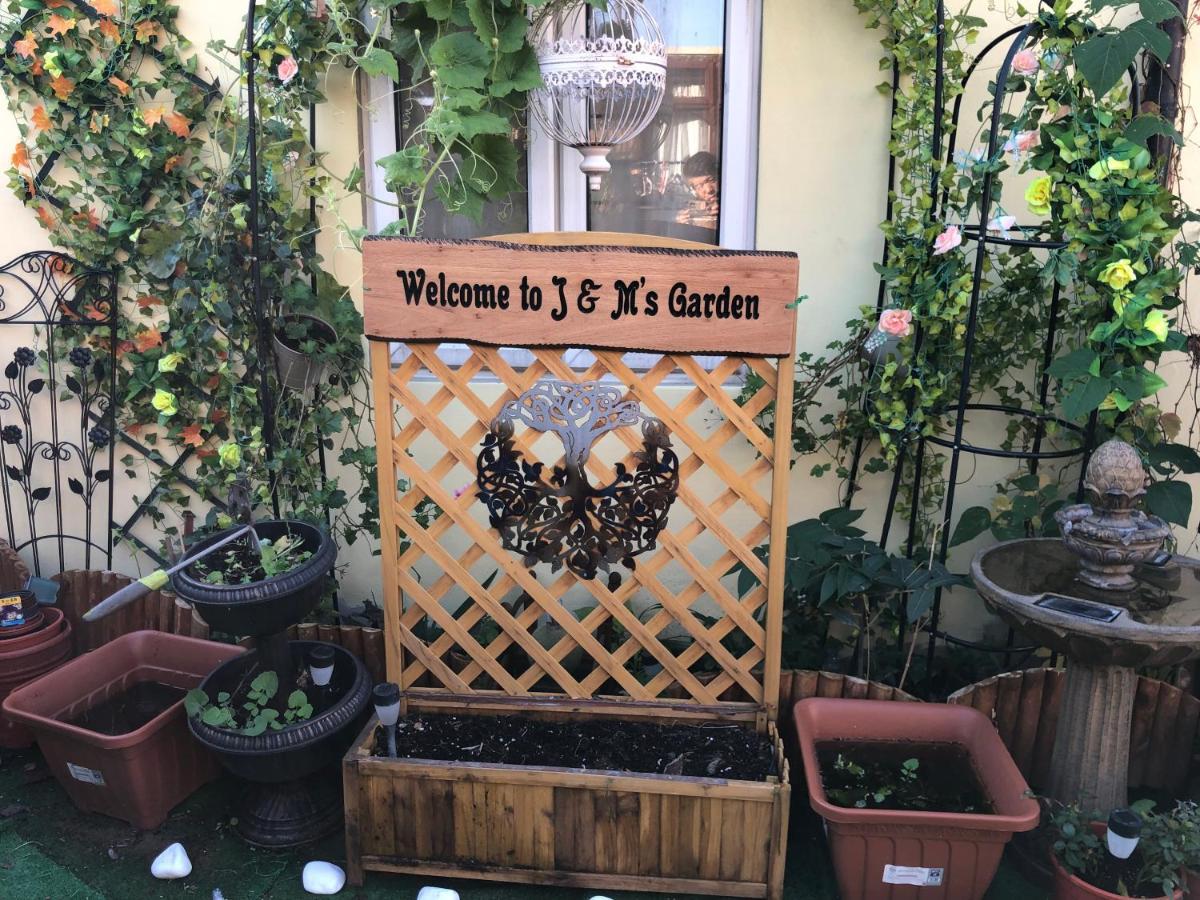 Cheerful 4 Bedroom House With Garden Free Parking 런던 외부 사진