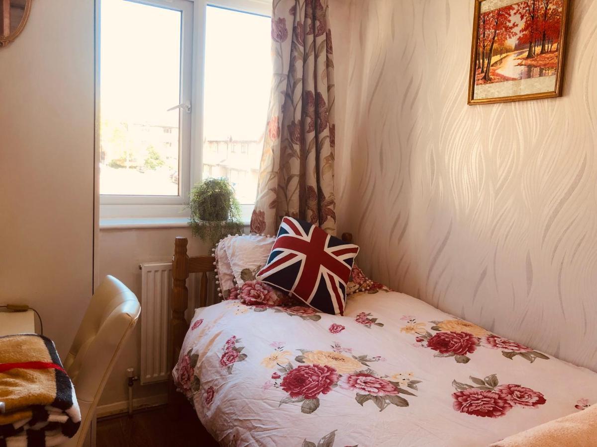 Cheerful 4 Bedroom House With Garden Free Parking 런던 외부 사진