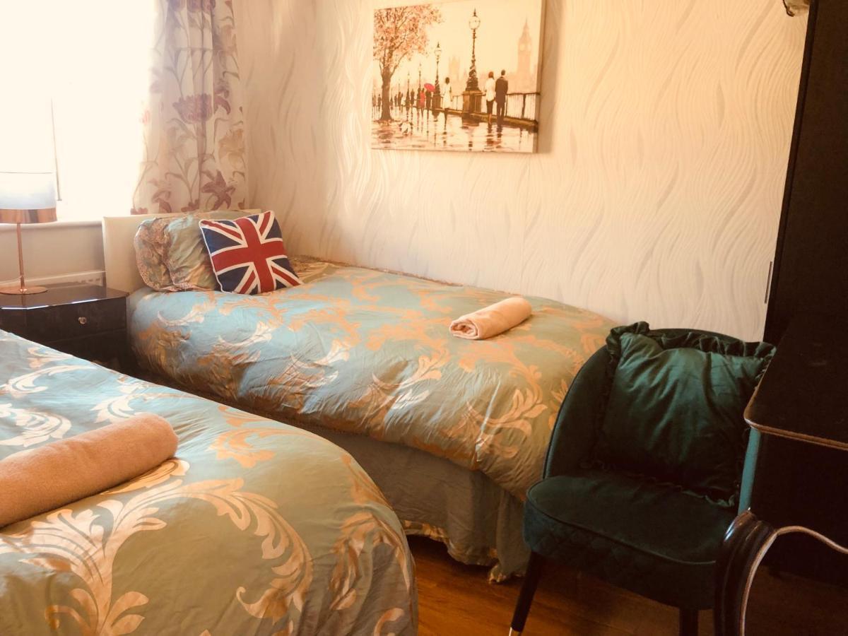 Cheerful 4 Bedroom House With Garden Free Parking 런던 외부 사진